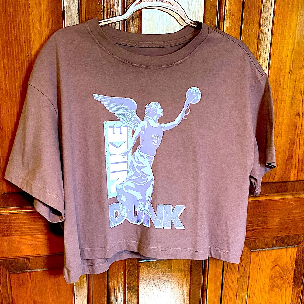 Nike- NWT  Dunk crop top/t-shirt & FREE bracelet, EOS lip balm or 5 hair clips